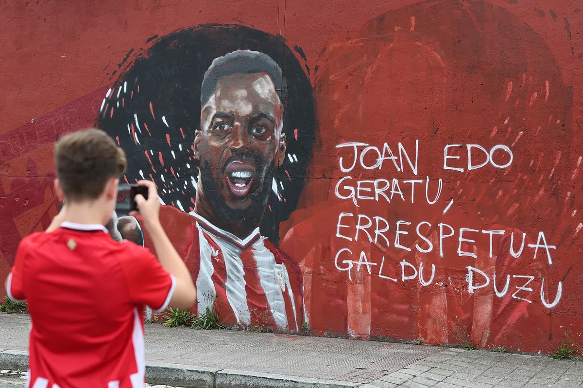 La imagen de Nico Williams, vandalizada en un mural mientras el Barça confirma negociaciones con su agente