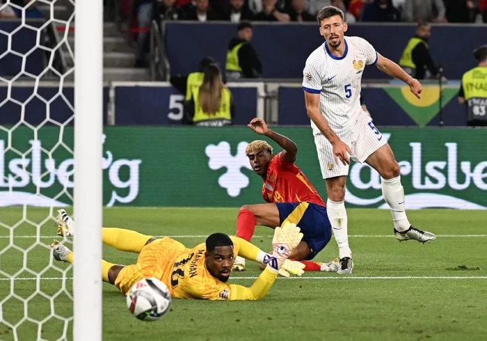 Lamine Yamal reivindica el Balón de Oro y reta a Cristiano: "Es una leyenda, pero haré mi trabajo, que es ganar"