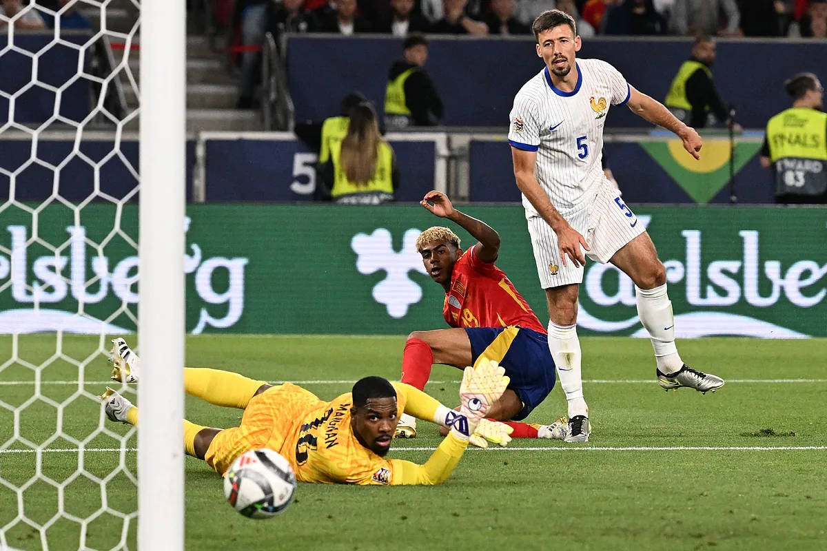 Lamine Yamal reivindica el Balón de Oro y reta a Cristiano: "Es una leyenda, pero haré mi trabajo, que es ganar"