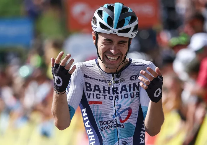 Lenny Martínez, el nuevo ídolo francés, vence en la coronación de Pogacar en el Critérium Dauphiné