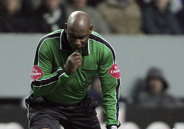 Muere a los 65 años Uriah Rennie, el primer árbitro negro de la Premier League