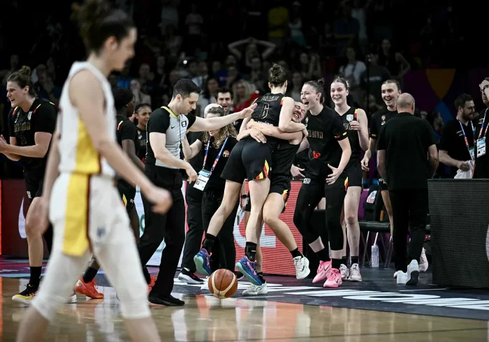 Un colapso aparta a España de un quinto oro que ya sentía suyo