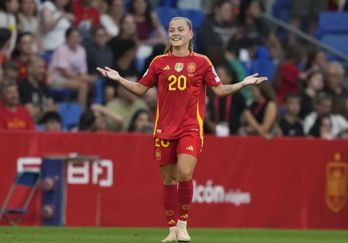Un doblete de Claudia Pina concreta la remontada ante Inglaterra y mete a España en semifinales de la Nations League