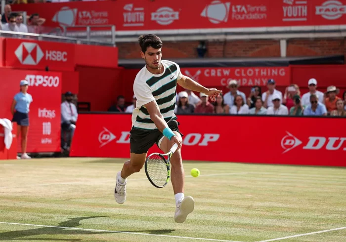 Un 'herbívoro' Alcaraz se exhibe ante Bautista y jugará contra Lehecka en Queen's su quinta final consecutiva