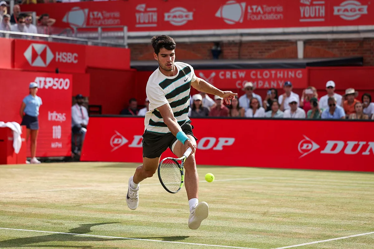 Un 'herbívoro' Alcaraz se exhibe ante Bautista y jugará contra Lehecka en Queen's su quinta final consecutiva