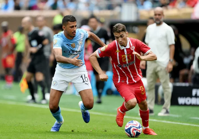 Un Manchester City en pleno proceso de reconstrucción se impone sin brillo al Wydad marroquí