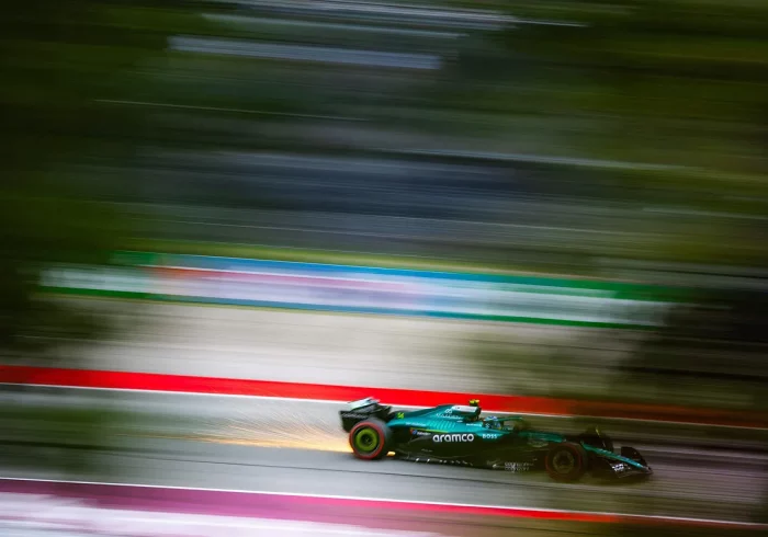 Una alegría para Fernando Alonso en Montmeló: sin pitos al himno y soberbia vuelta final