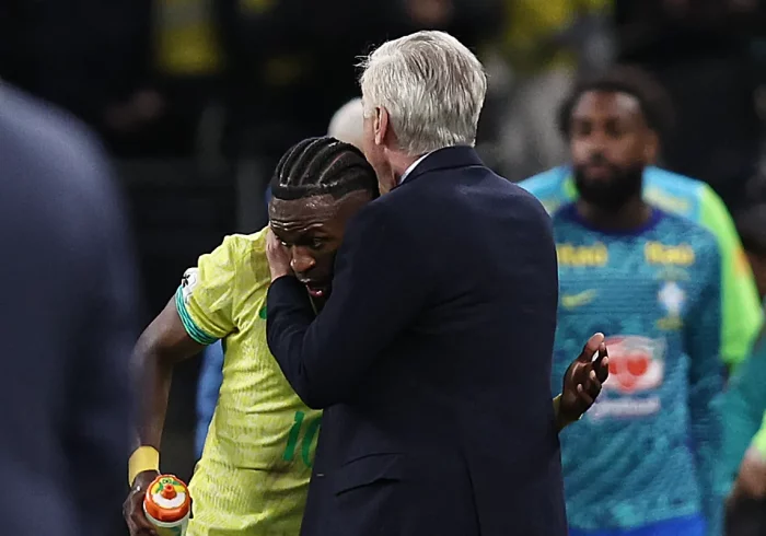 Vinícius regala la clasificación a Brasil y la primera victoria a Ancelotti