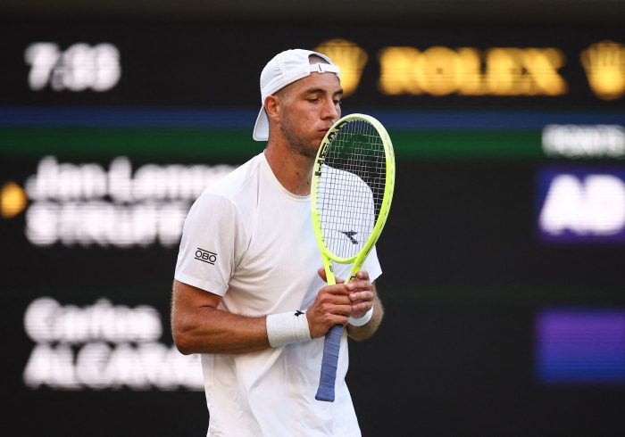 Alcaraz, cada vez más serio: supera a Struff y alcanza los octavos de Wimbledon