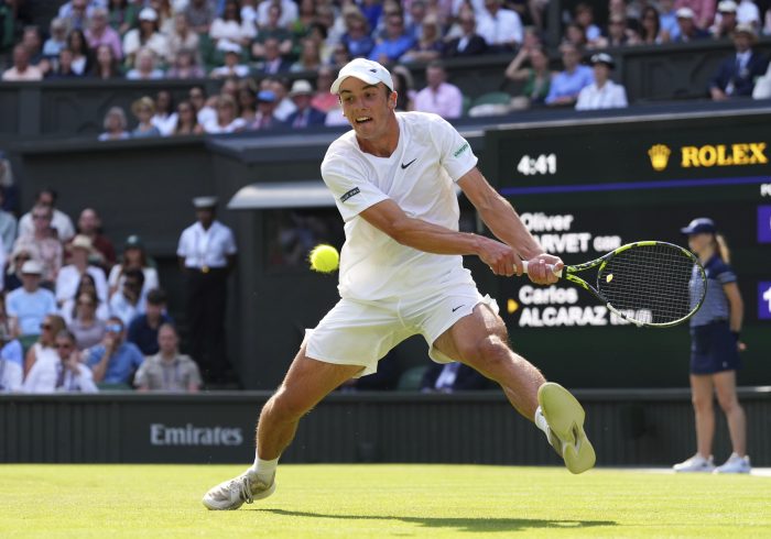 Alcaraz descubre el engaño del desconocido Tarvet y ya está en tercera ronda de Wimbledon