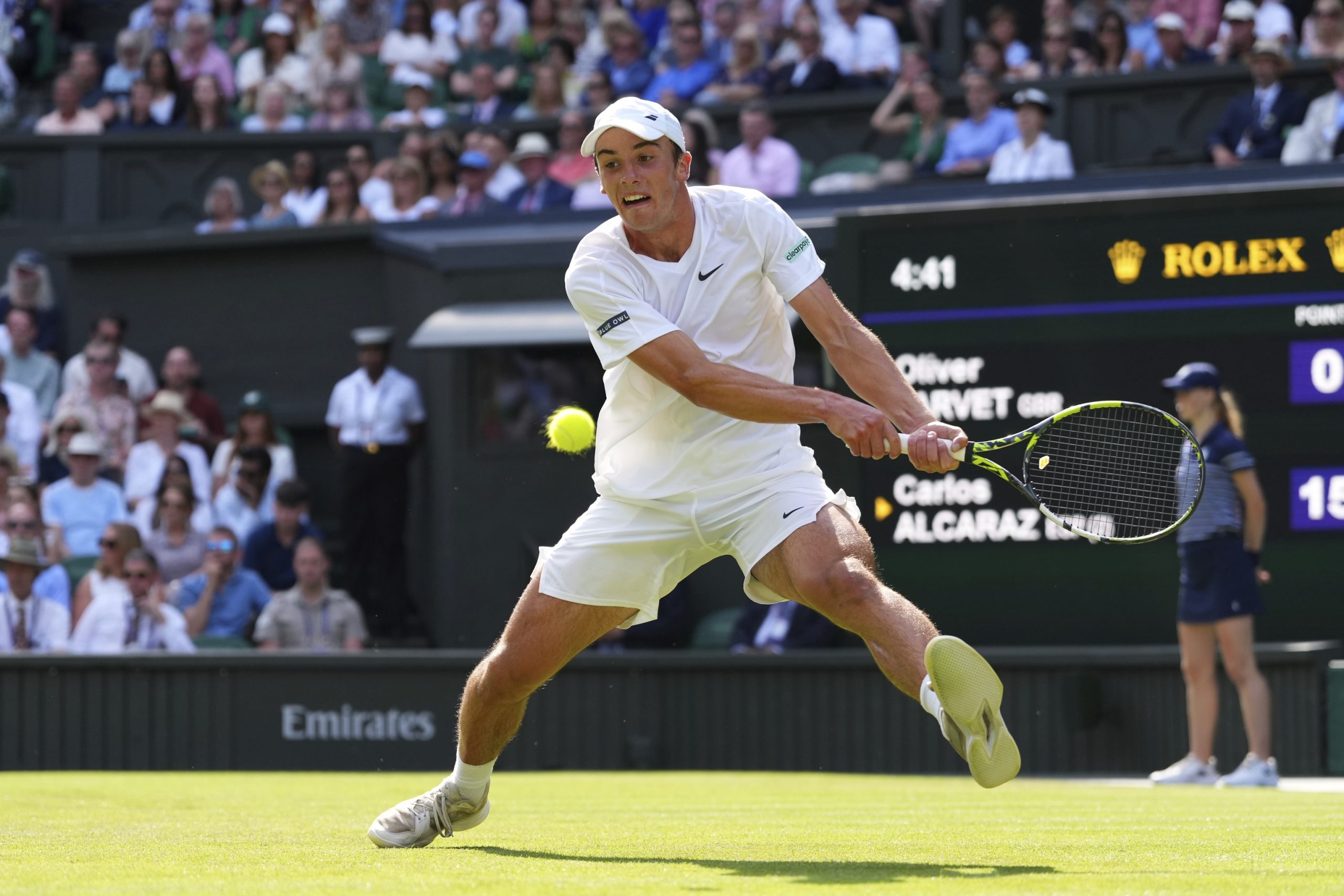Alcaraz descubre el engaño del desconocido Tarvet y ya está en tercera ronda de Wimbledon
