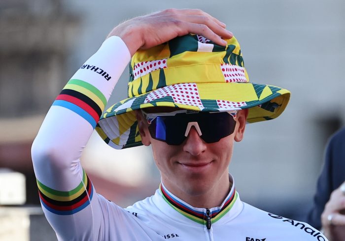Como la mejor de las clásicas: Van der Poel se impone a Pogacar y Vingegaard en Boulogne sur Mer y es el nuevo líder