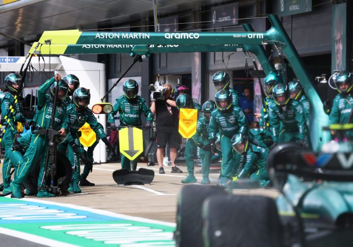El lamento de Fernando Alonso tras perder "25 segundos" en tres vueltas: "En el otro lado del garaje siempre aciertan"