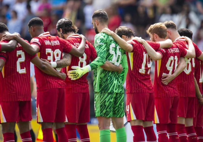 El Liverpool homenajea a Diogo Jota y su hermano André en su primer amistoso