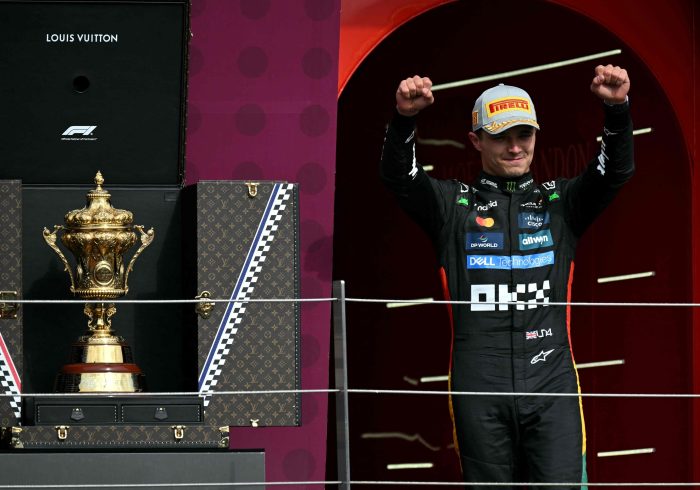 Heroico podio de Nico Hulkenberg bajo la lluvia de Silverstone, donde Fernando Alonso y Carlos Sainz desperdician sus balas