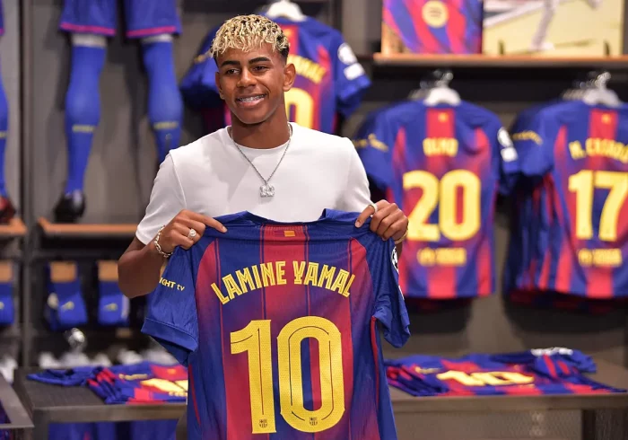 Lamine Yamal ya luce el dorsal 10: "Messi hizo su camino, yo voy a hacer el mío"