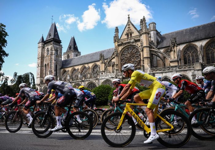 Pogacar impone su potencia en Rouen y ya suma 100 victorias