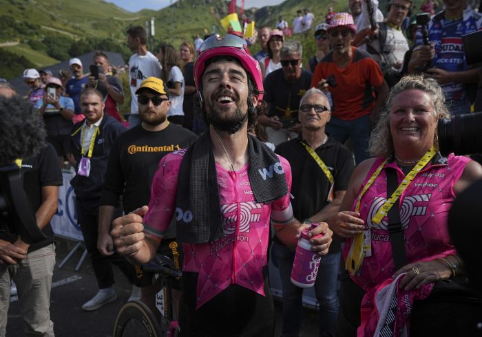Pogacar ni se inmuta ante la agresividad del Visma, aunque pierde el liderato