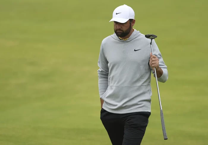 Scottie Scheffler también se exhibe en los campos links y lidera el Open