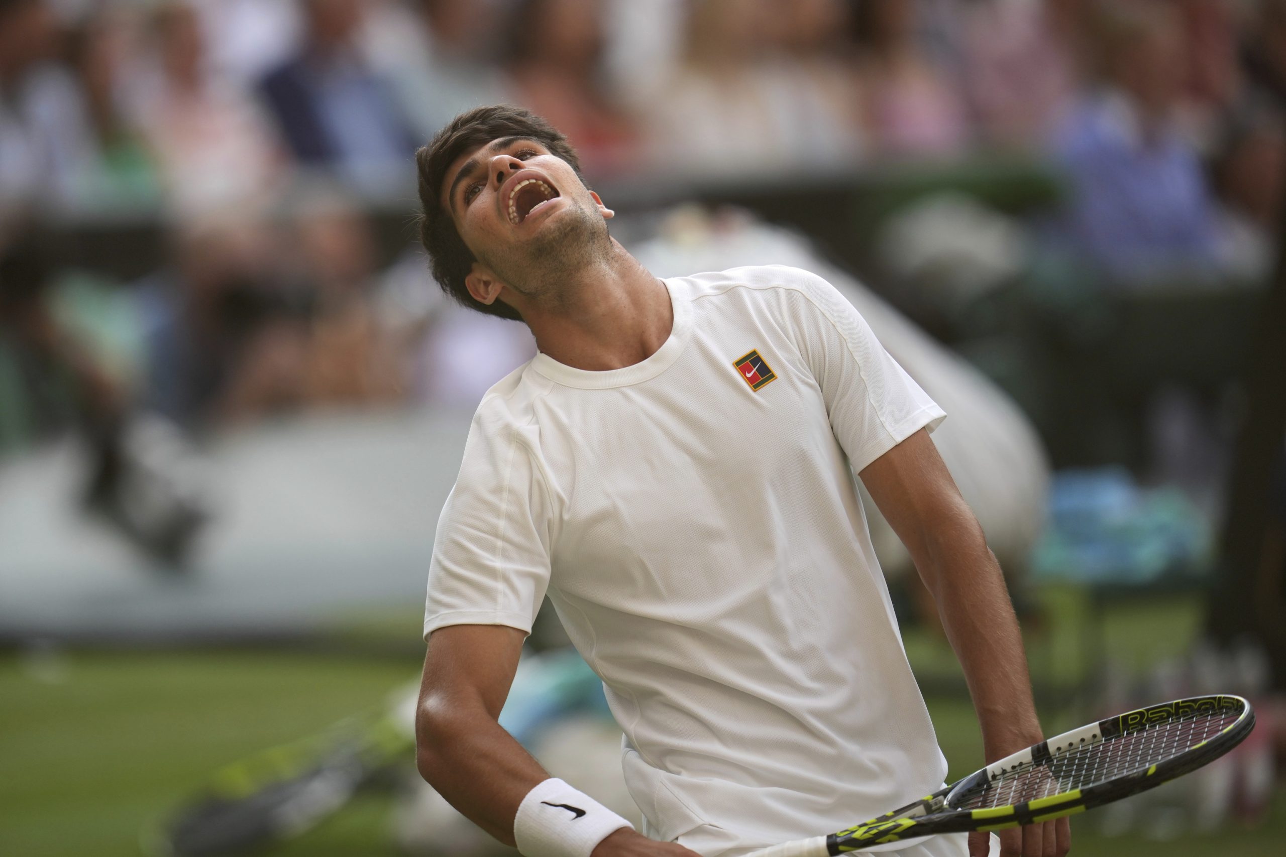 Sinner exorciza sus recuerdos para vencer a Alcaraz y levantar su primer Wimbledon