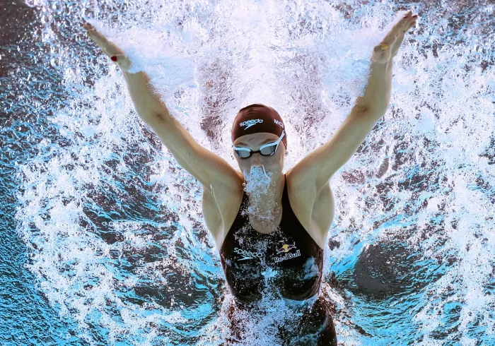 Summer McIntosh da buen inicio a su plan de cinco medallas de oro en Singapur