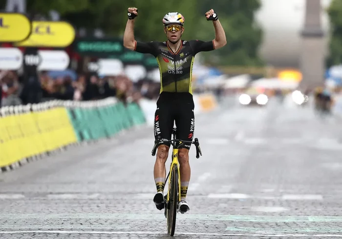 Van Aert reina en Montmartre para despedir el cuarto Tour de Pogacar