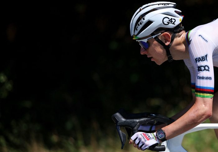 Van der Poel honra al ciclismo y roza una gesta única camino de Chateauroux