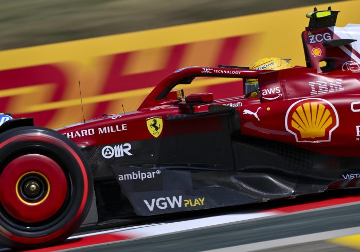 Lewis Hamilton: "Soy un completo inútil. Quizá Ferrari necesita cambiar de piloto"