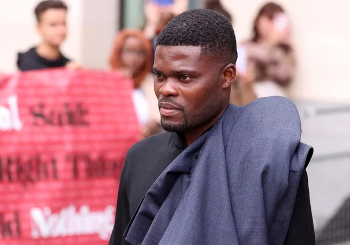 Thomas Partey queda en libertad condicional y será juzgado el 2 de septiembre por cinco cargos de violación