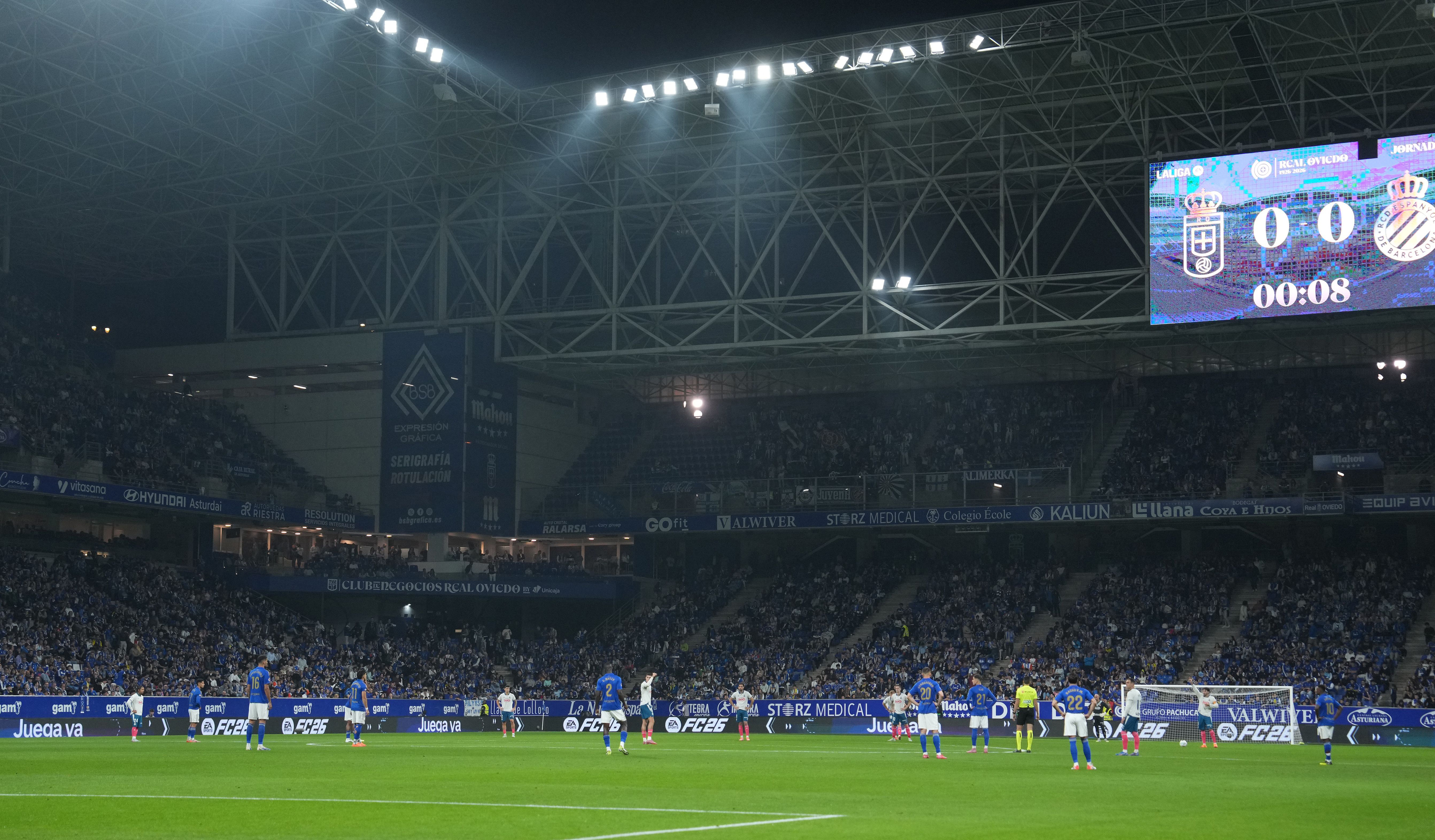 Parón en el Tartiere en el Oviedo - Espanyol.
