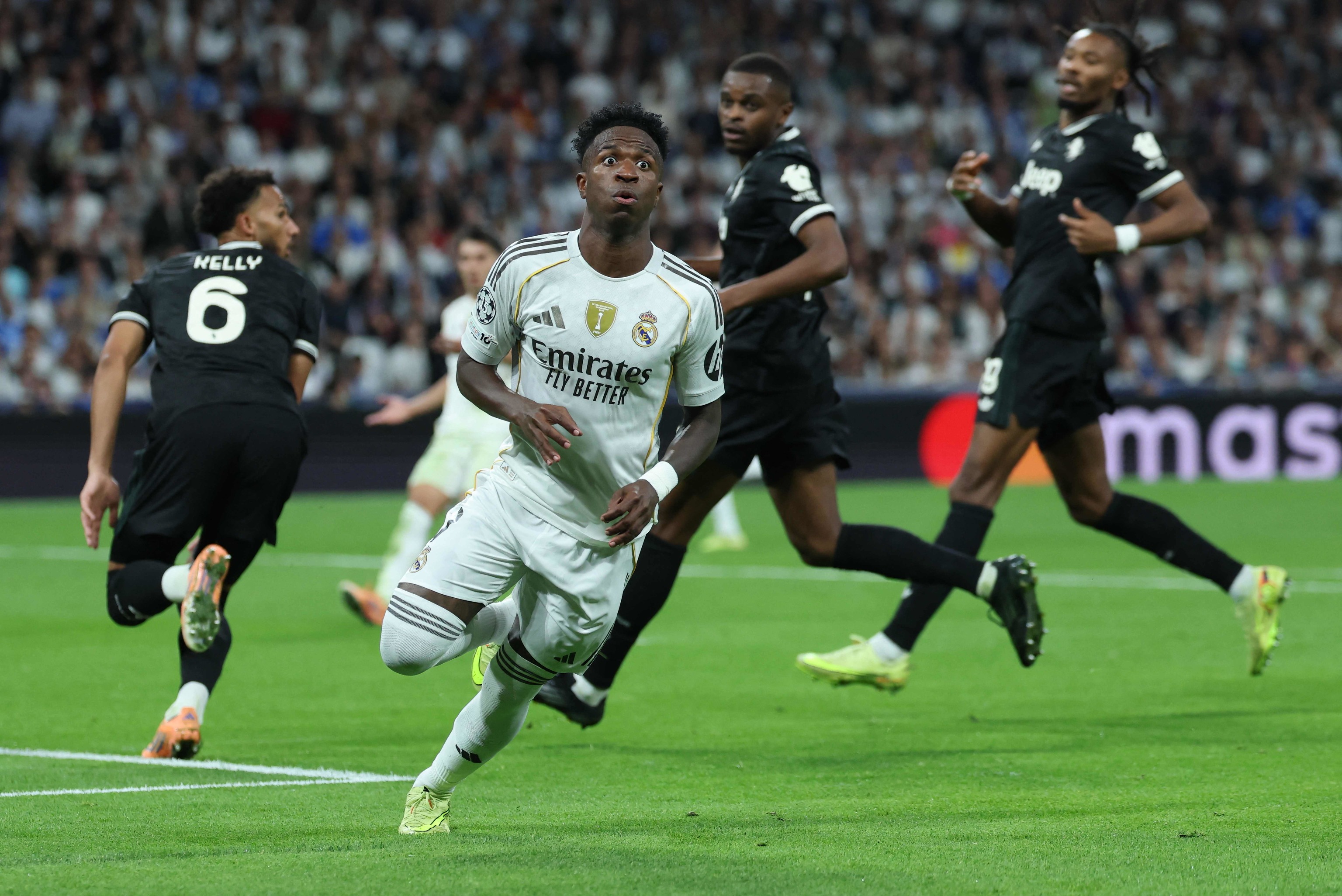 Vinicius, tras errar una ocasión en el área de Di Gregorio.