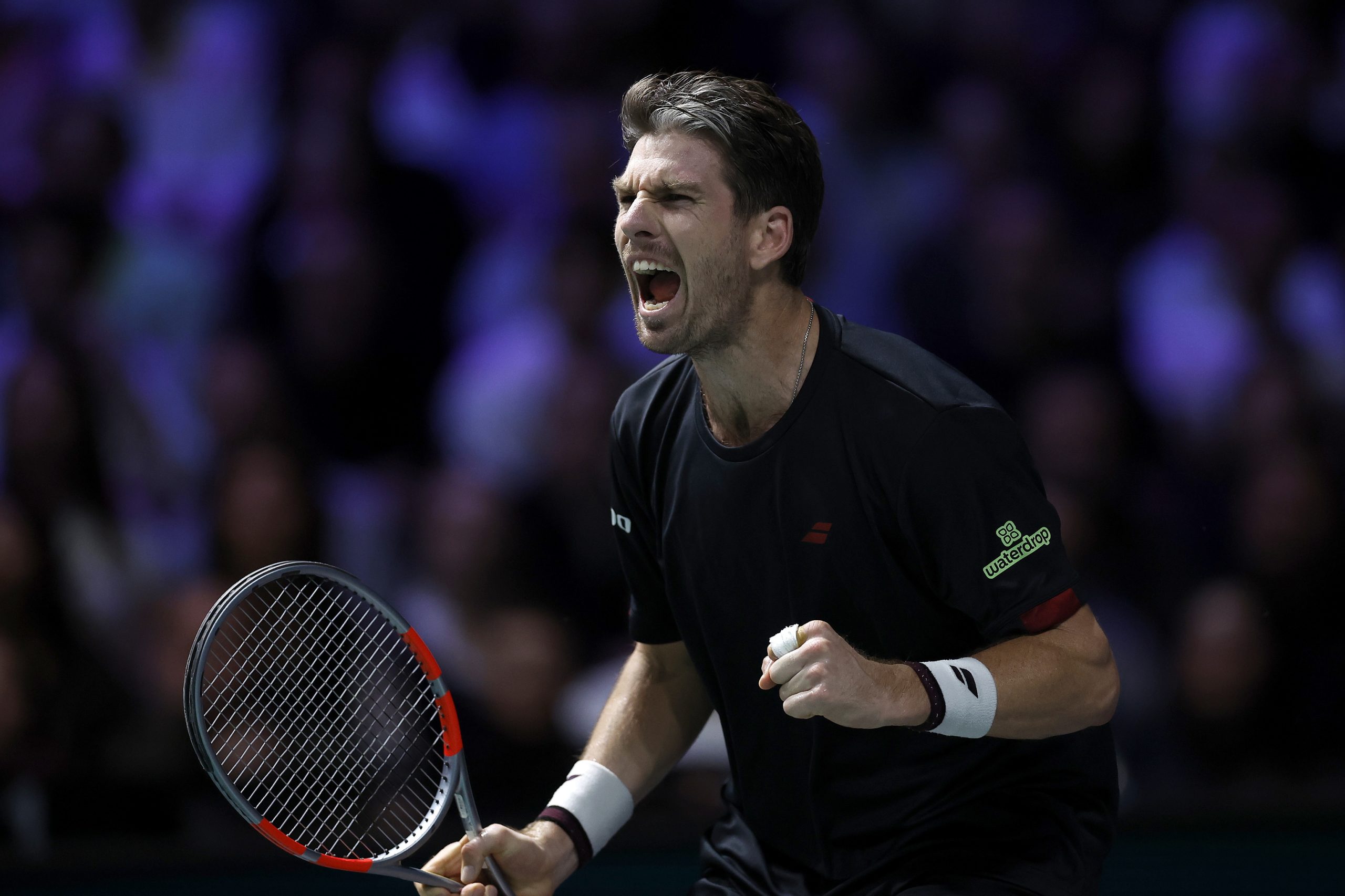 Carlos Alcaraz se desespera en su peor partido del año y cae eliminado en su debut en el Masters 1000 de París