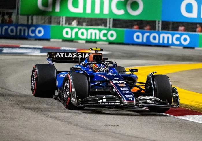 Carlos Sainz y Alex Albon, descalificados por una irregularidad en el alerón trasero
