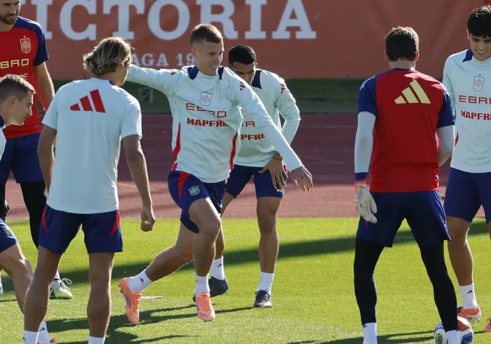 Dani Olmo, otra baja para De la Fuente, que piensa en Ansu Fati: "Es una gran noticia para la selección"
