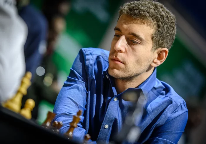 El ajedrez llora la enigmática muerte de Daniel Naroditsky, rey del ajedrez bala