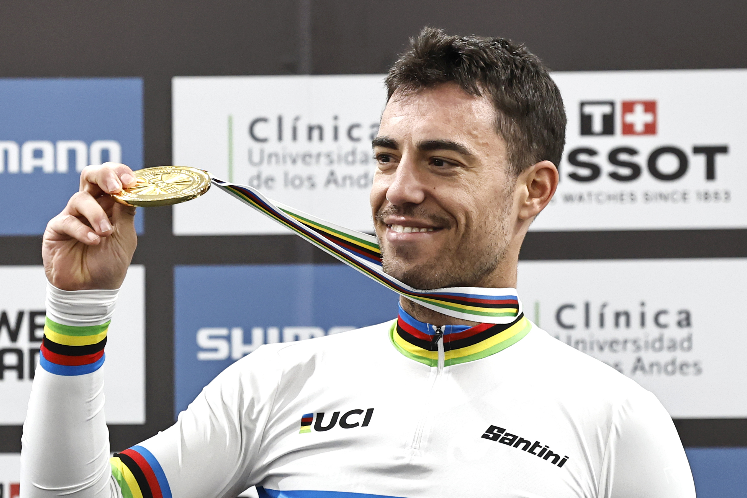 El ciclista Albert Torres gana la medalla de oro en la prueba de ómnium en el Mundial de Chile