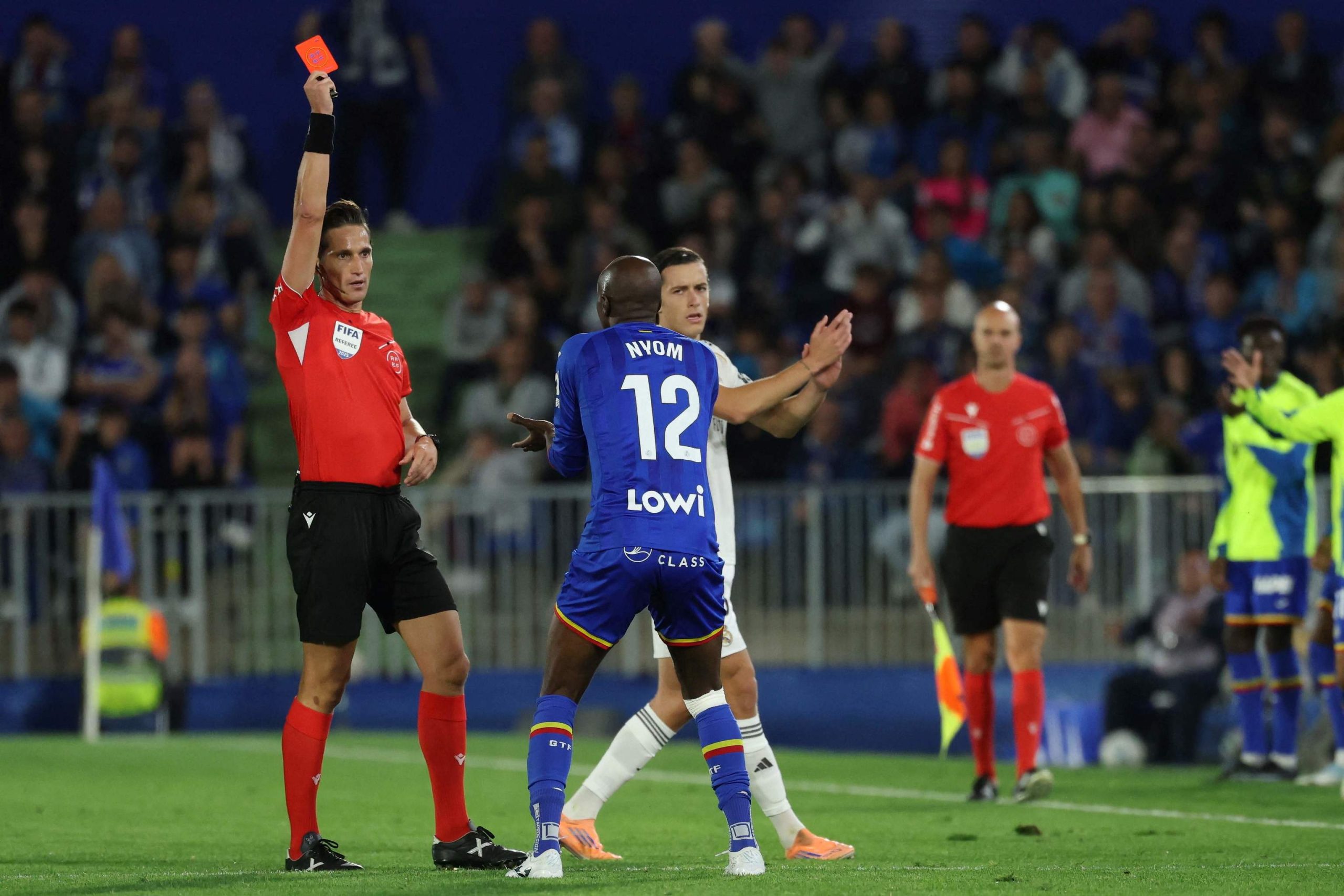 El Getafe se da un tiro en el pie y el Madrid sujeta el liderato antes del clásico