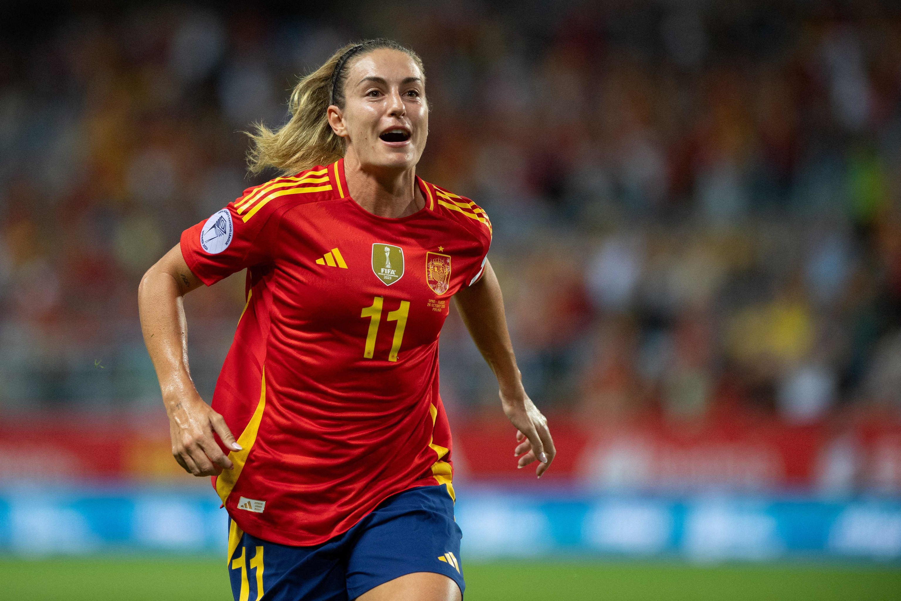 Alexia celebra su primer gol de falta.