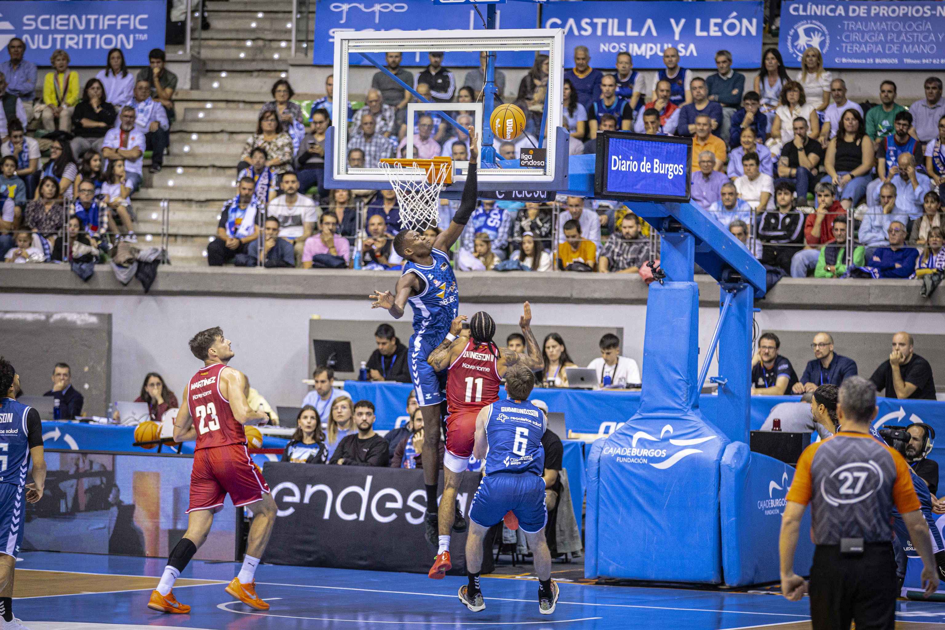 Nzosa, en acción contra el Girona.