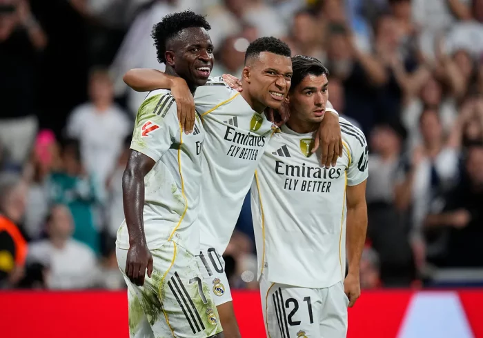El tobillo de Mbappé, la sonrisa de Vinicius y el enfado del Villarreal con el árbitro: "Si es difícil ganar en el Bernabéu, con estas cosas más"