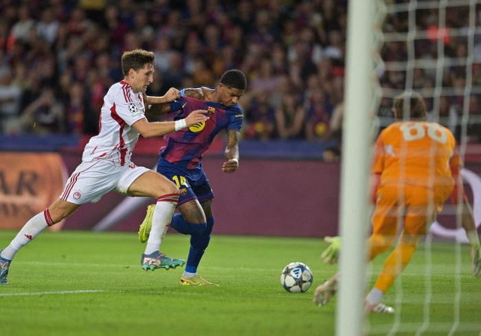 Fermín y Rashford se llevan por delante a un Olympiacos con 10