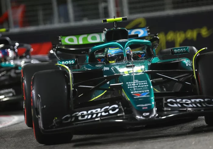 Fernando Alonso cierra en Marina Bay su mejor viernes del año: "Somos más optimistas"