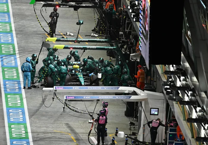 Fernando Alonso, elegido mejor piloto del día en Marina Bay, sube hasta la séptima plaza tras la sanción a Lewis Hamilton