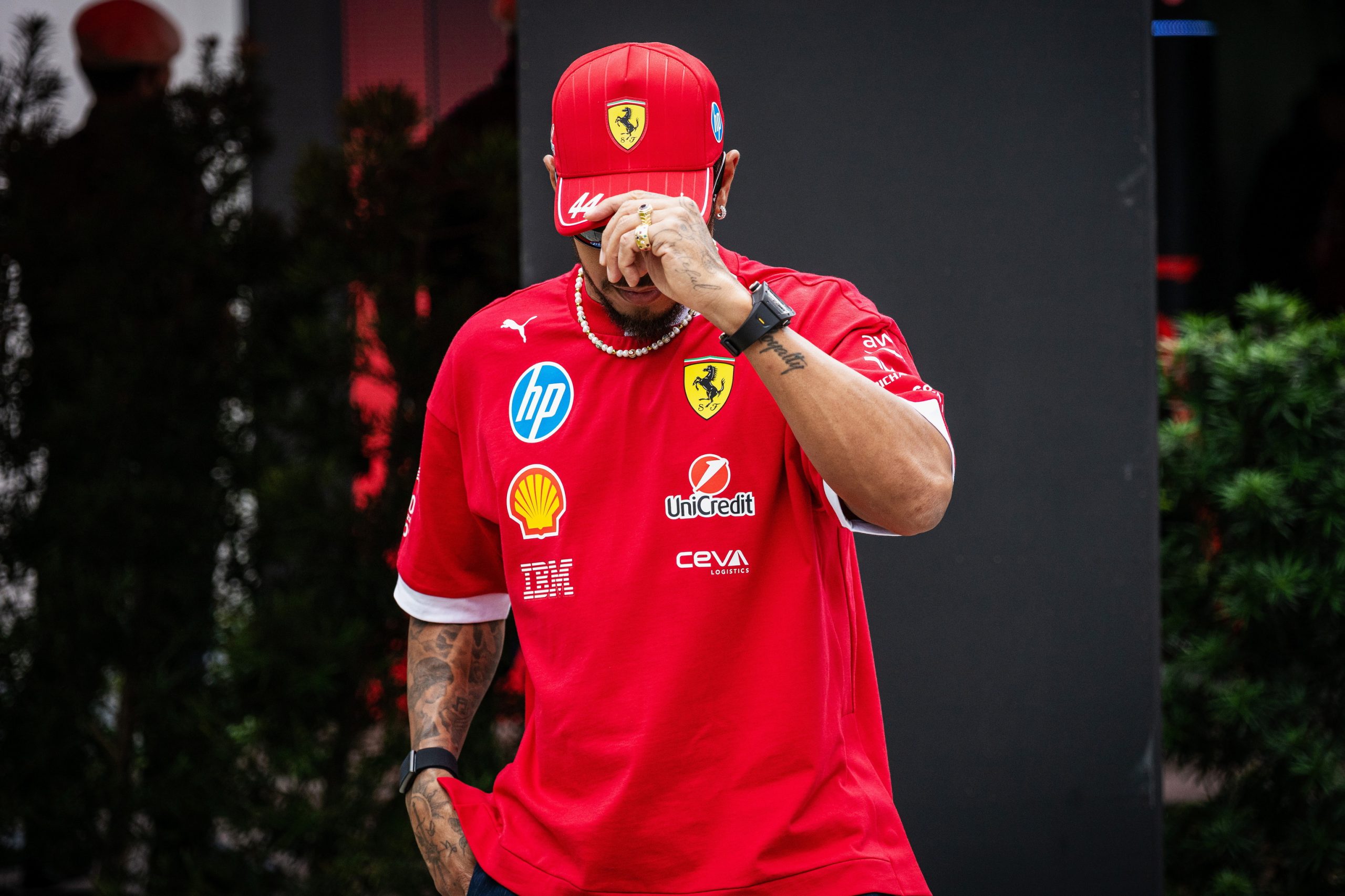 Ferrari se asoma al abismo tras una cumbre en Maranello: el futuro de Hamilton, Leclerc y Vasseur, en el aire