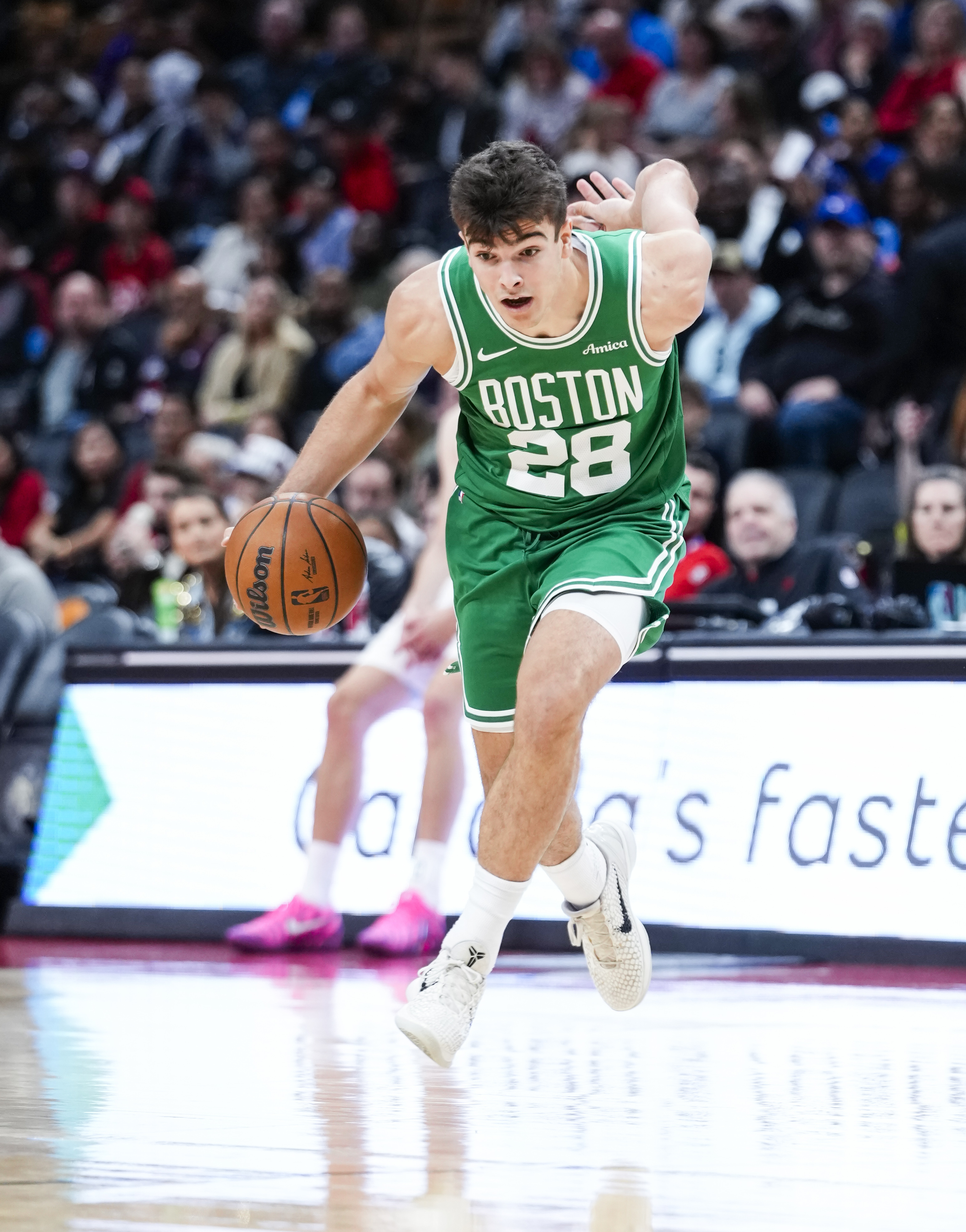 Hugo González, durante un partido de pretemporada con los Celtics.