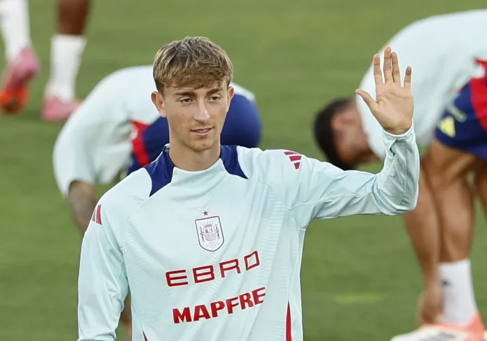 Huijsen sufre una lesión muscular, abandona la concentración de España y le sustituye Laporte