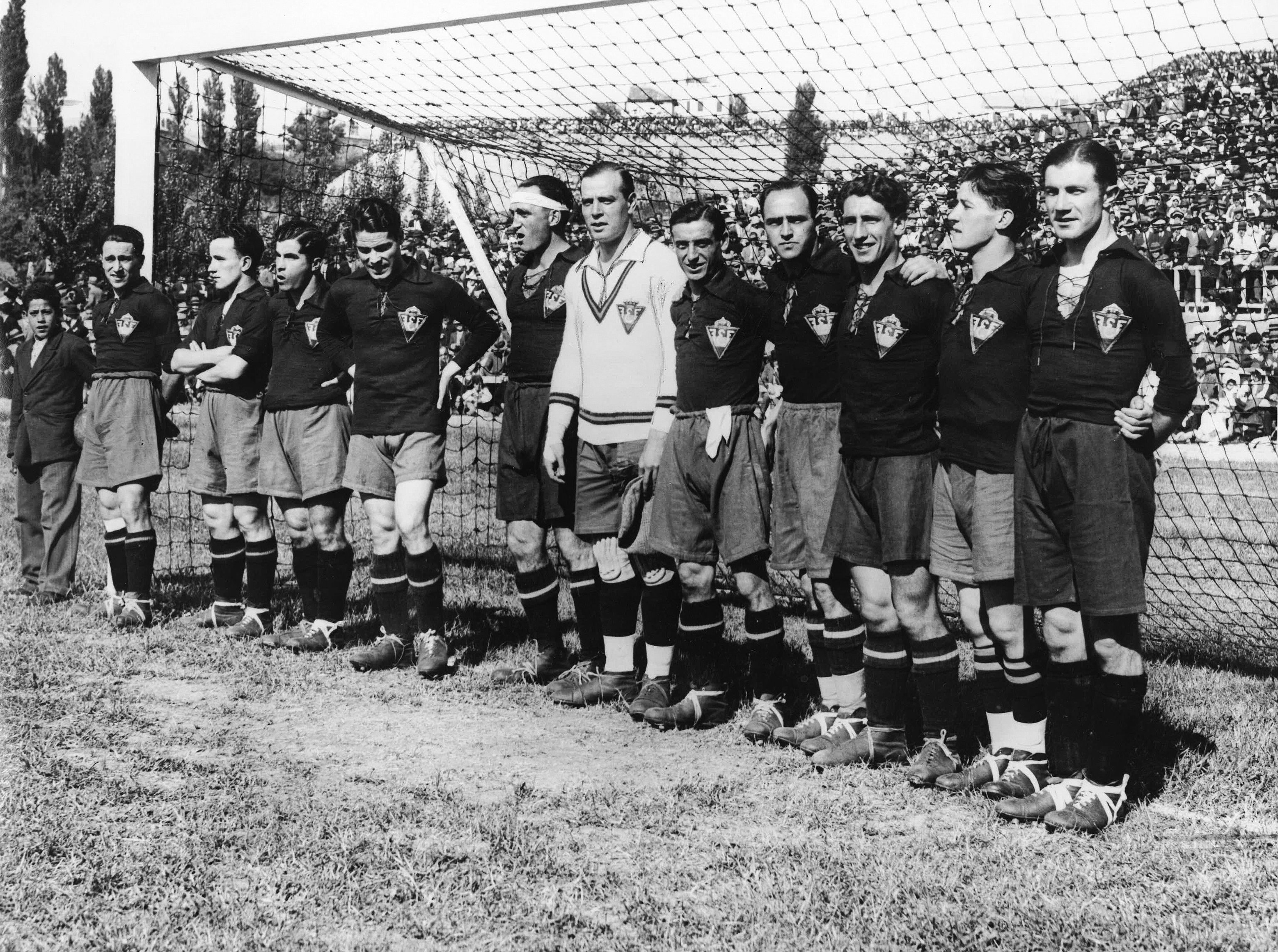 La alineación de España ante Inglaterra el 15 de mayo de 1929. De izquierda a derecha: Quesada, Marculeta, Padrón, Gaspar Rubio, José Mª Peña, Zamora, Prats, Yurrita, Lazcano, Goiburu y Quincoces.