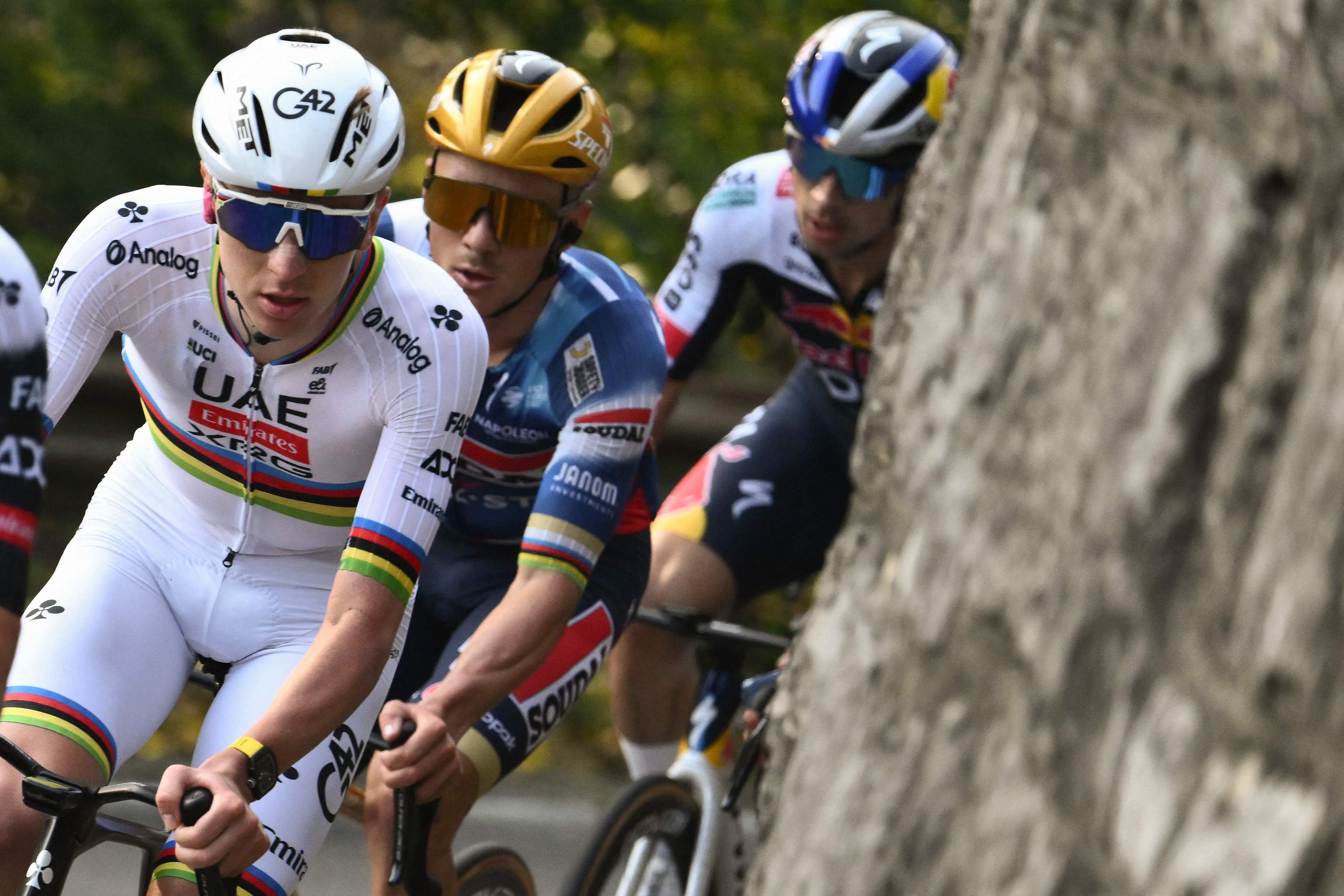 Pogacar, por delante de Evenepoel, durante la prueba.
