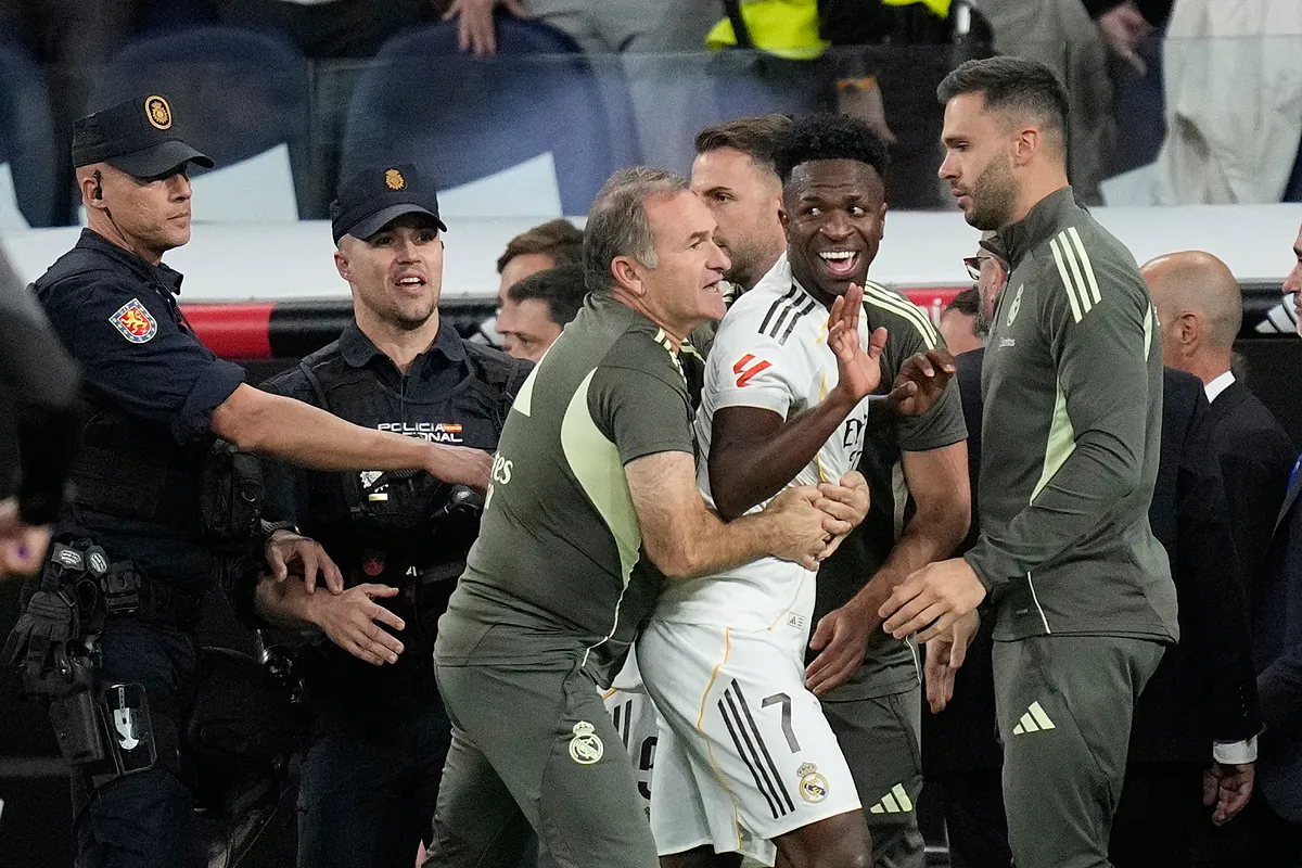 Todo el madridismo en la melé y con Vinicius