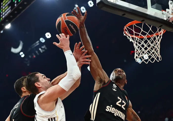 Un insólito hundimiento en Múnich agrava la herida del Real Madrid